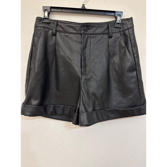 Kenzie Vegan Faux Leather Pleated Shorts in size 4 - Picture 1 of 8